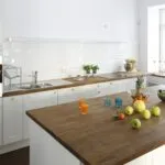 Как обустроить кухню без верхних шкафов