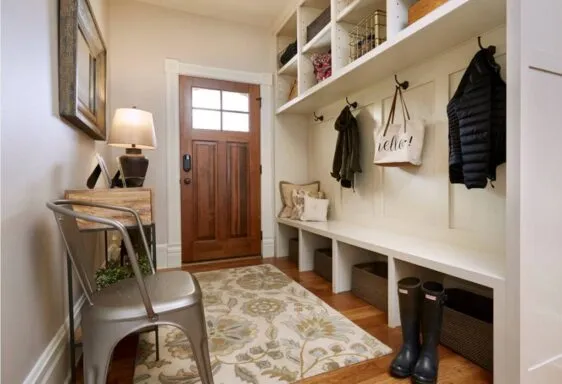 Как создать уютный дизайн маленькой прихожей в квартире