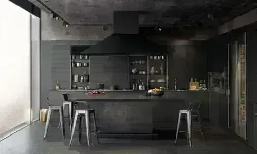 Черная кухня: как создать стильный дизайн и избавиться от мрачности цвета