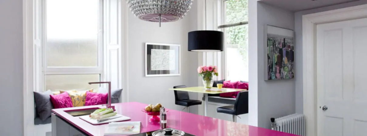 Цвет фуксия в интерьере: сочетания, фуксия на стенах и в мебели